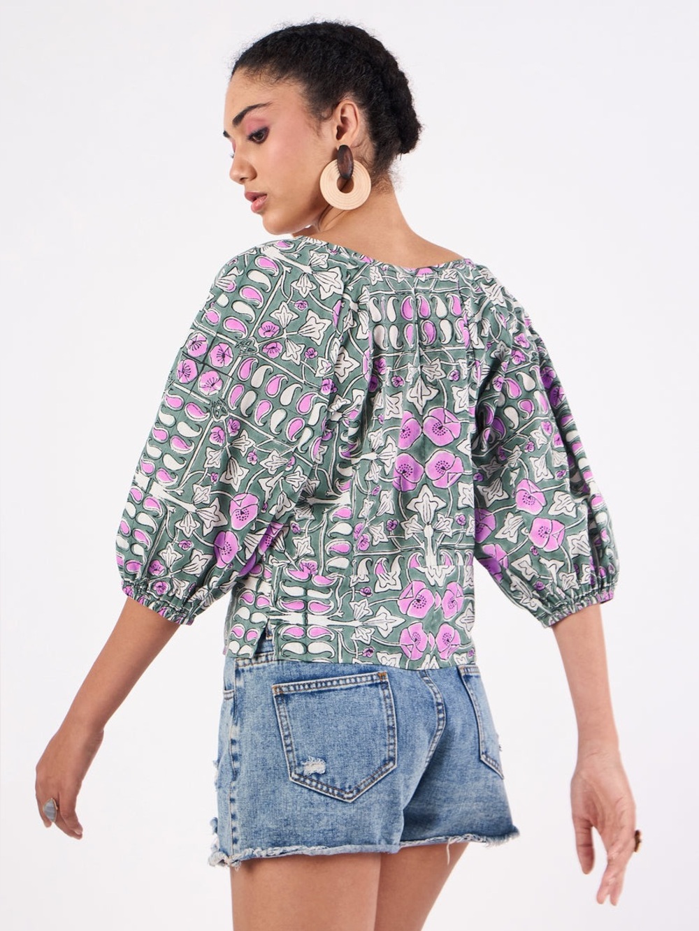 NWT Beyond by Vera Vivi Top in Heritage Wisteria Verdure Print - Picture 6 of 11